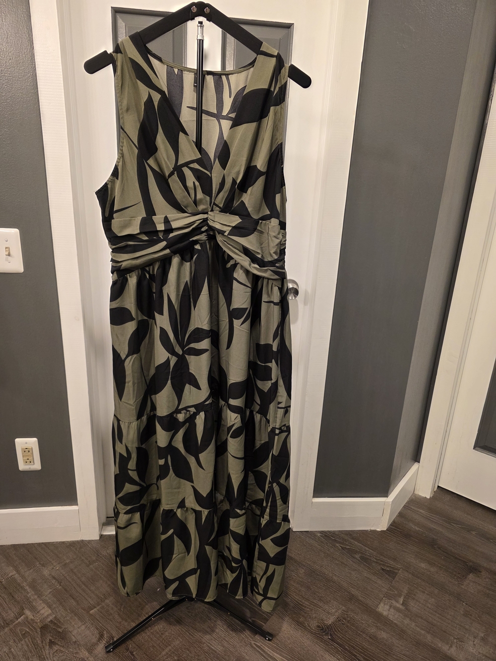 SHEIN Olive Green Maxi Dress with Black Leaf Print